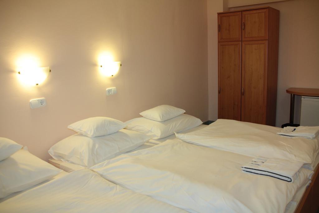 Tisza Corner Hotel Szeged Room photo