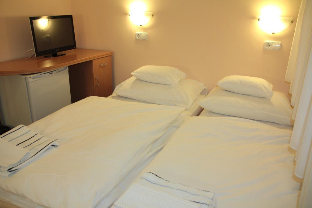 Tisza Corner Hotel Szeged Room photo